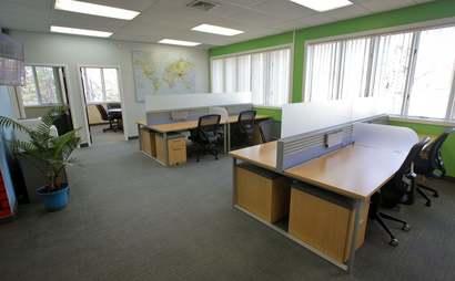 Co-working / Decicated Desk / Conference Room Co-working / Decicated Desk / Conference Room