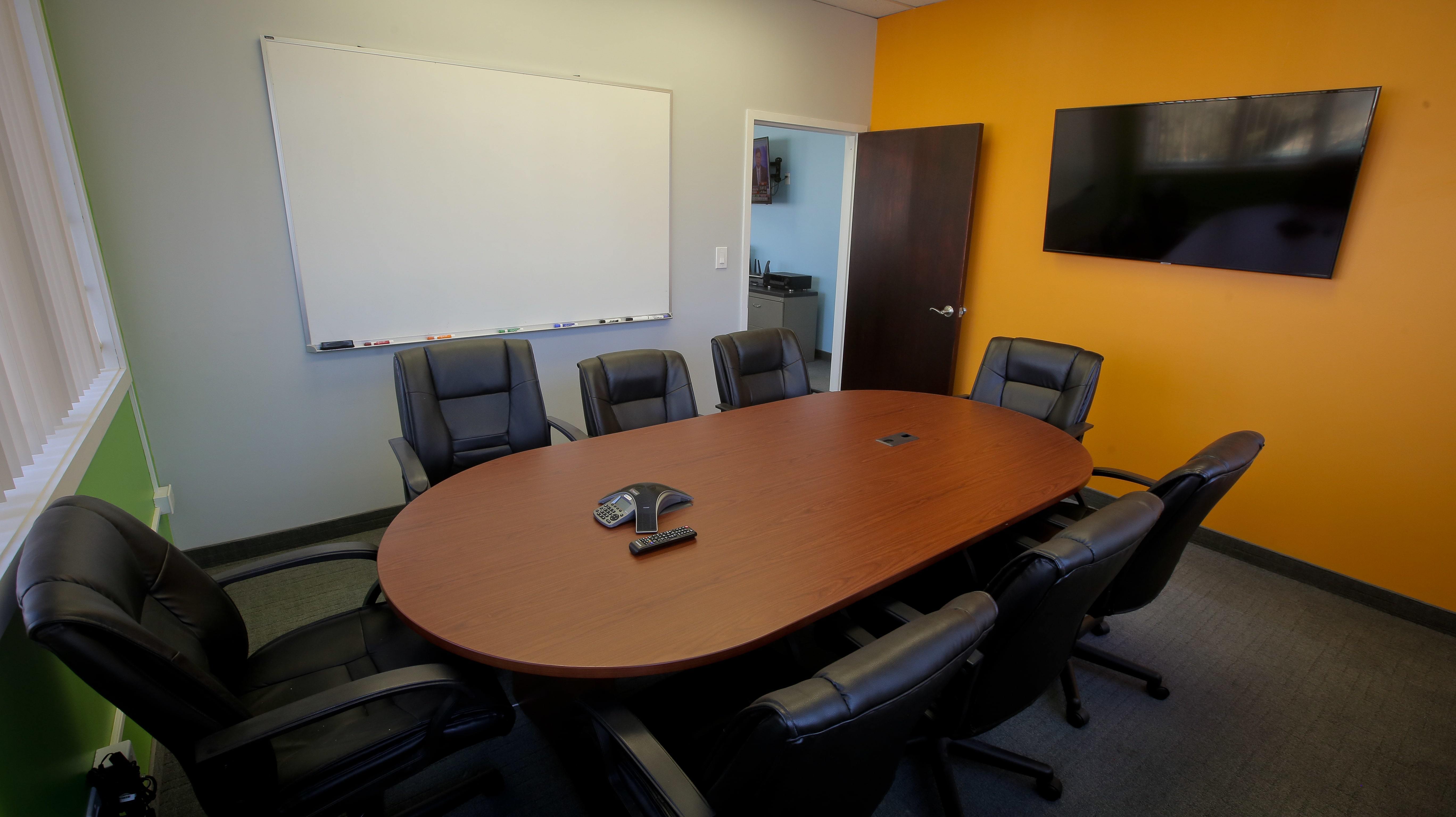 Co-working / Decicated Desk / Conference Room