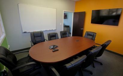 Co-working / Decicated Desk / Conference Room Co-working / Decicated Desk / Conference Room