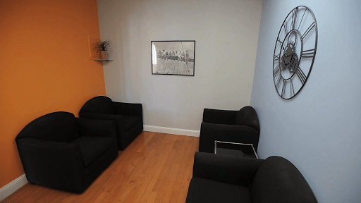Co-working / Decicated Desk / Conference Room Co-working / Decicated Desk / Conference Room