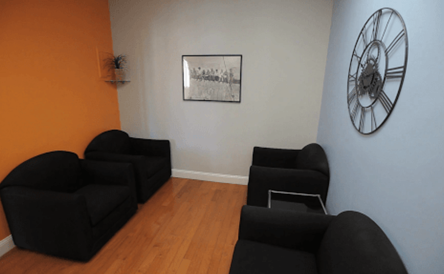 Co-working / Decicated Desk / Conference Room Co-working / Decicated Desk / Conference Room