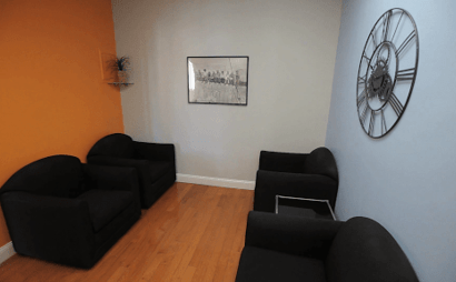 Co-working / Decicated Desk / Conference Room Co-working / Decicated Desk / Conference Room
