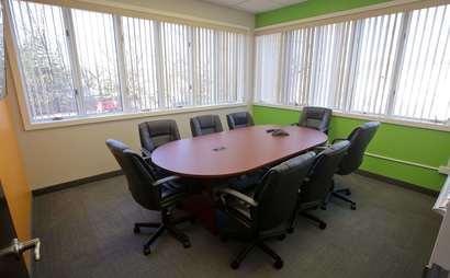 Co-working / Decicated Desk / Conference Room Co-working / Decicated Desk / Conference Room