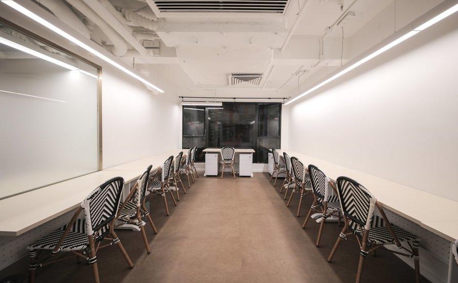 Private Offices (1 pax) Private Offices (1 pax)