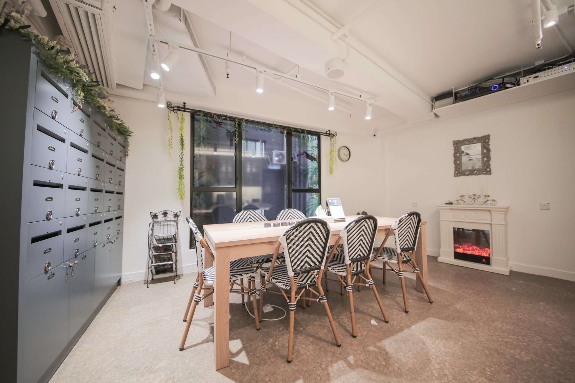 Private Offices (1 pax) Private Offices (1 pax)