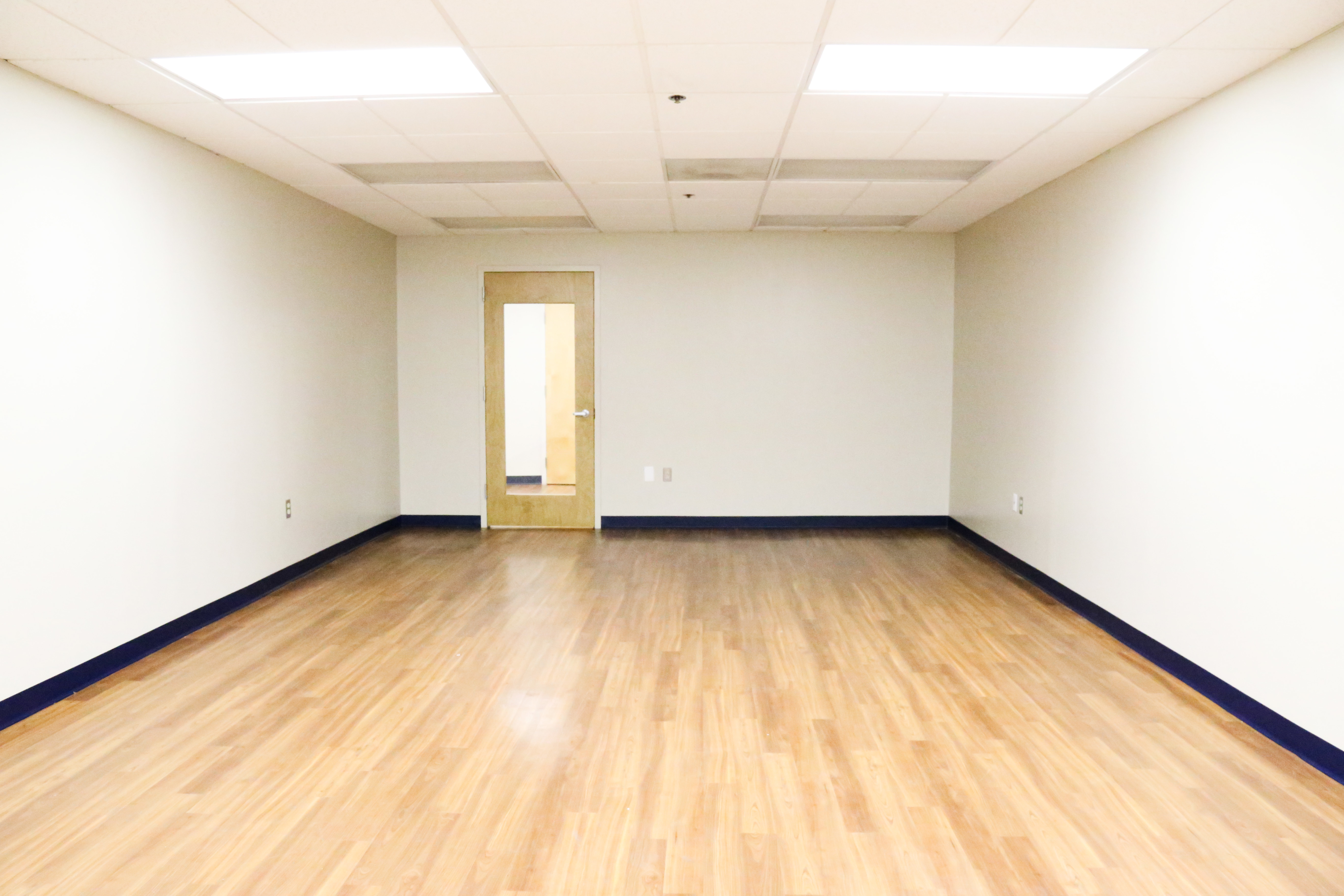Luxurious and Affordable Private Office Luxurious and Affordable Private Office