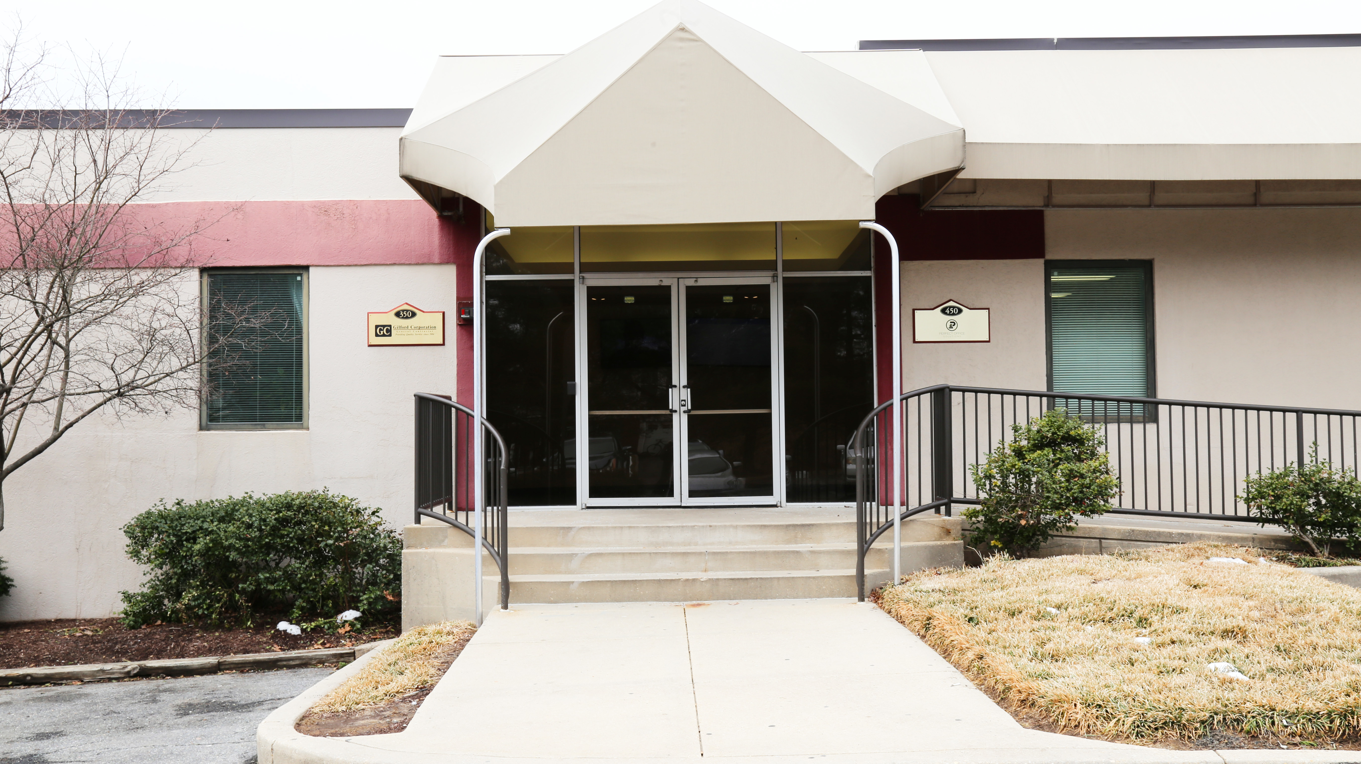 Luxurious and Affordable Private Office Luxurious and Affordable Private Office