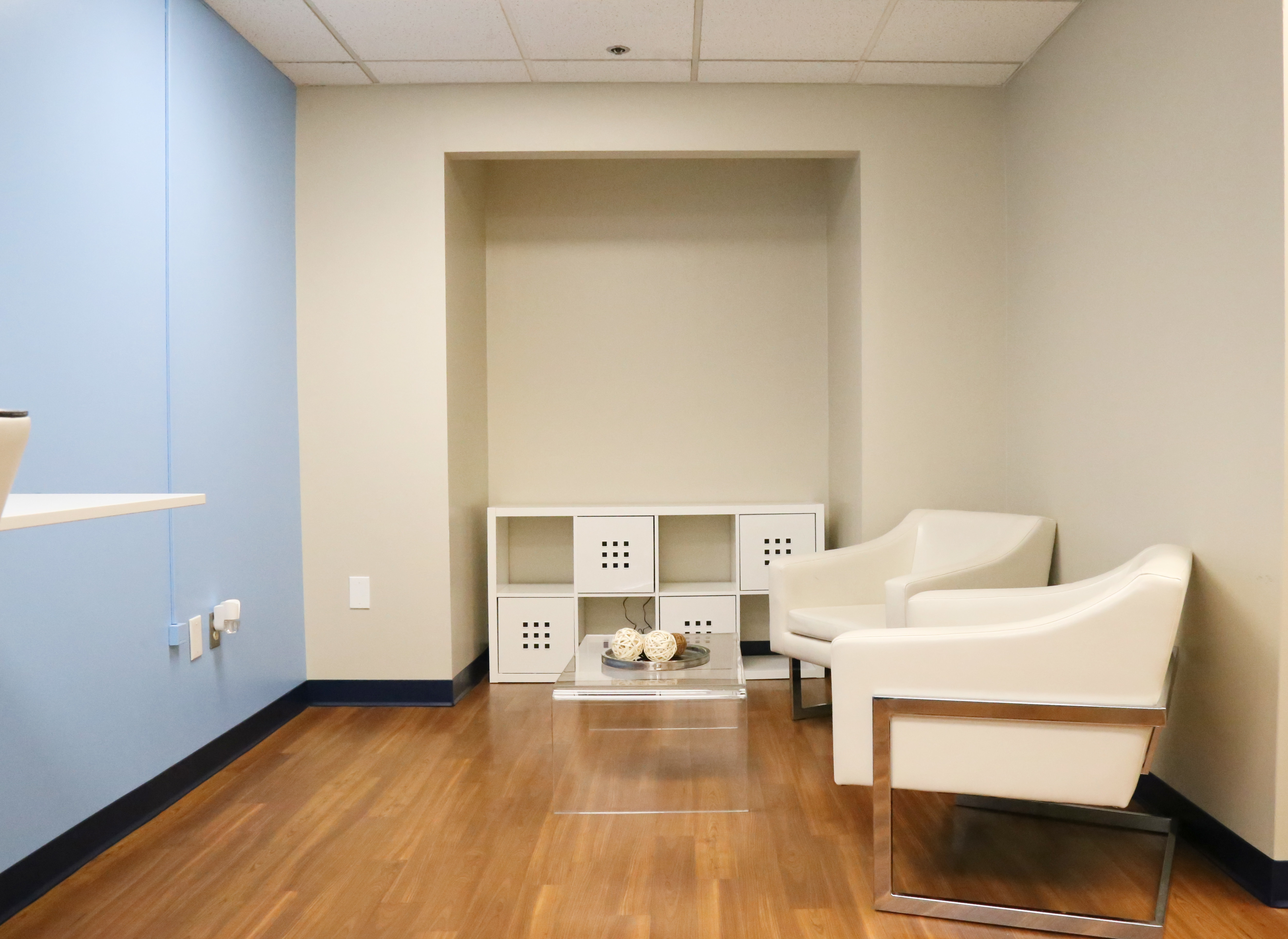 Luxurious and Affordable Private Office Luxurious and Affordable Private Office