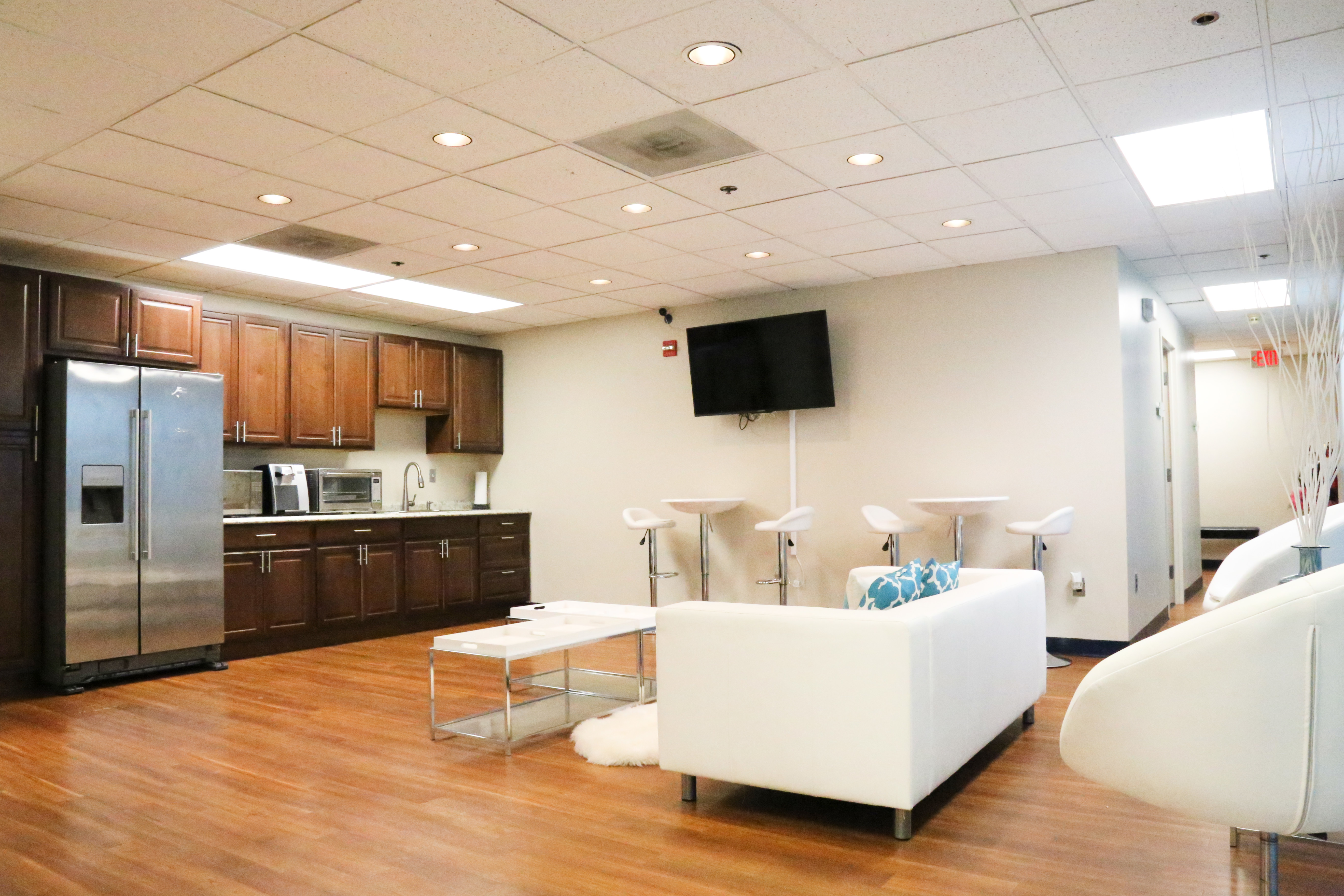 Luxurious and Affordable Private Office Luxurious and Affordable Private Office