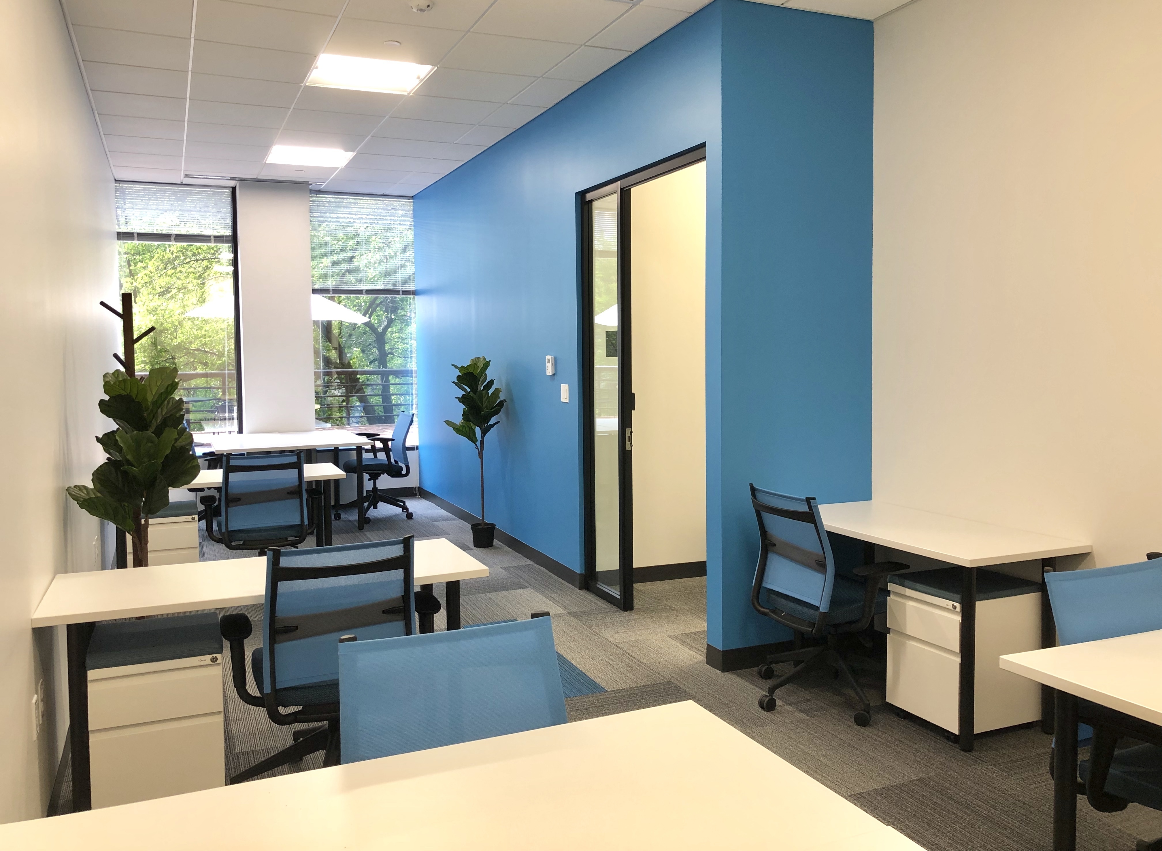 10 Desks private office suite