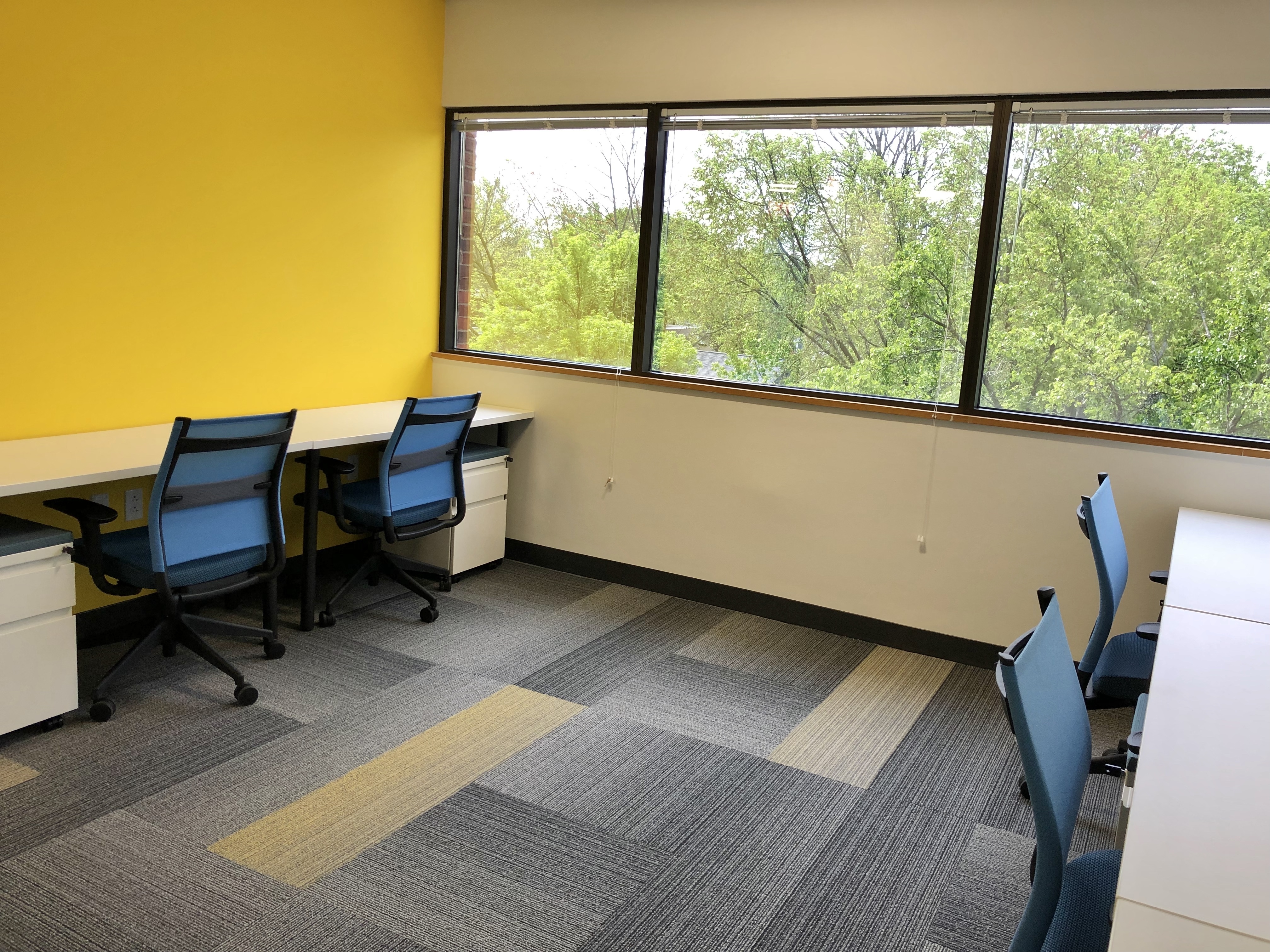 4 Desks Private Office