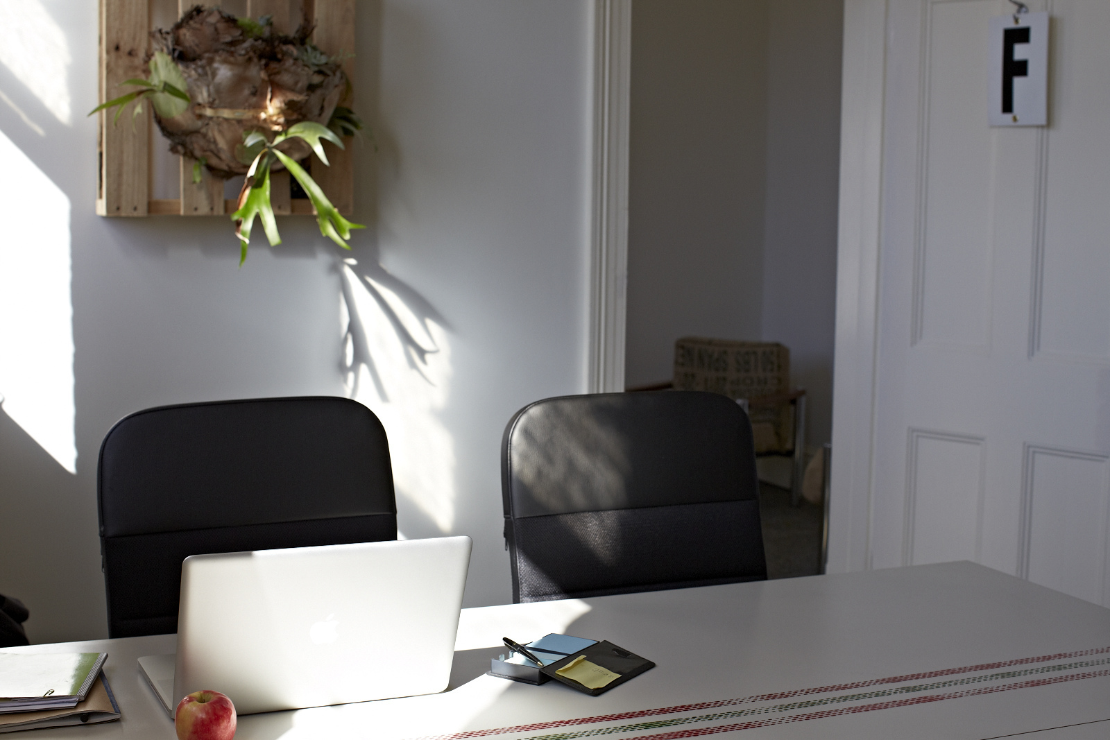 Dedicated Desk + 24x7