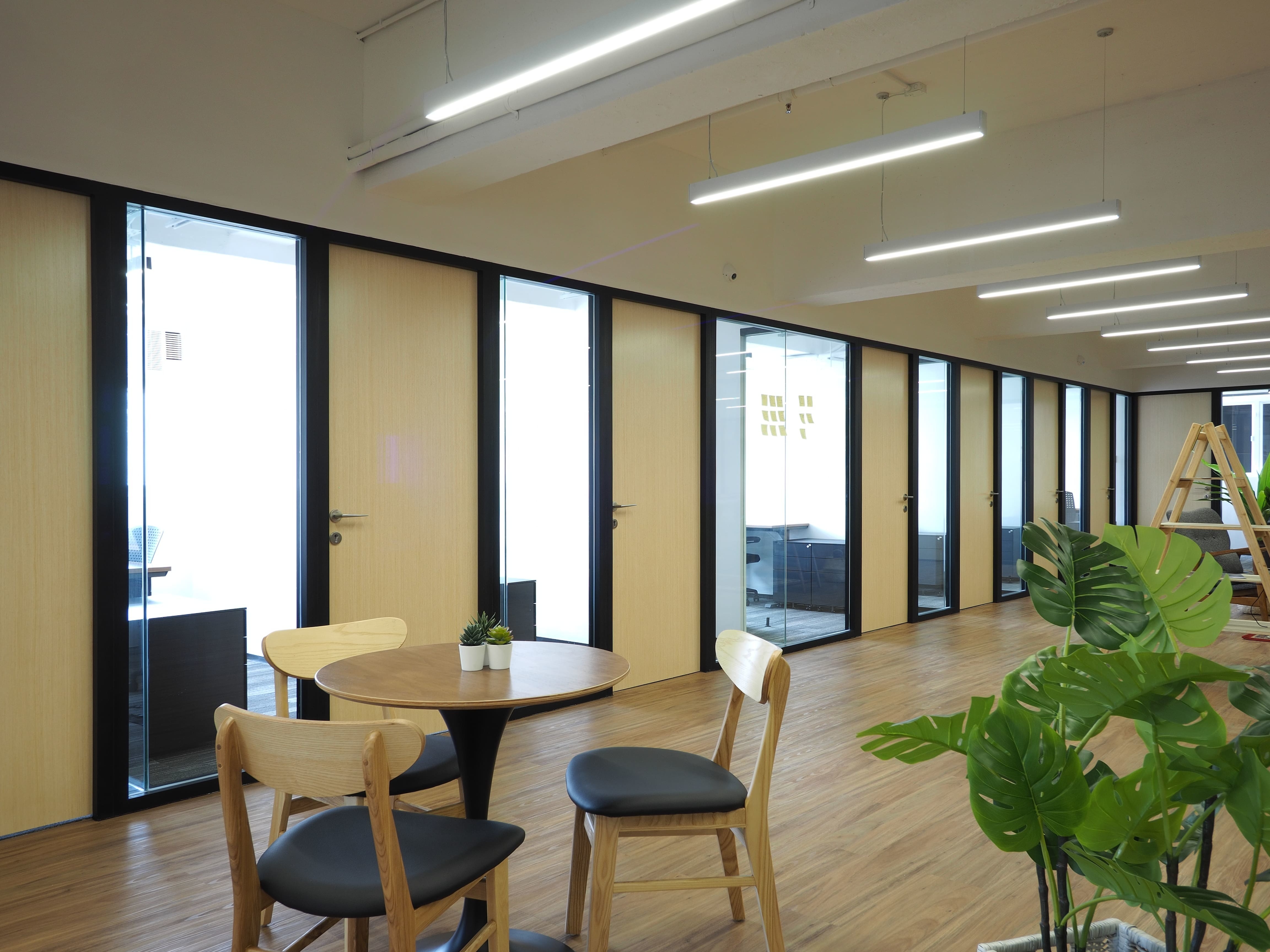 Three Commas Hot Desks&Office Suites