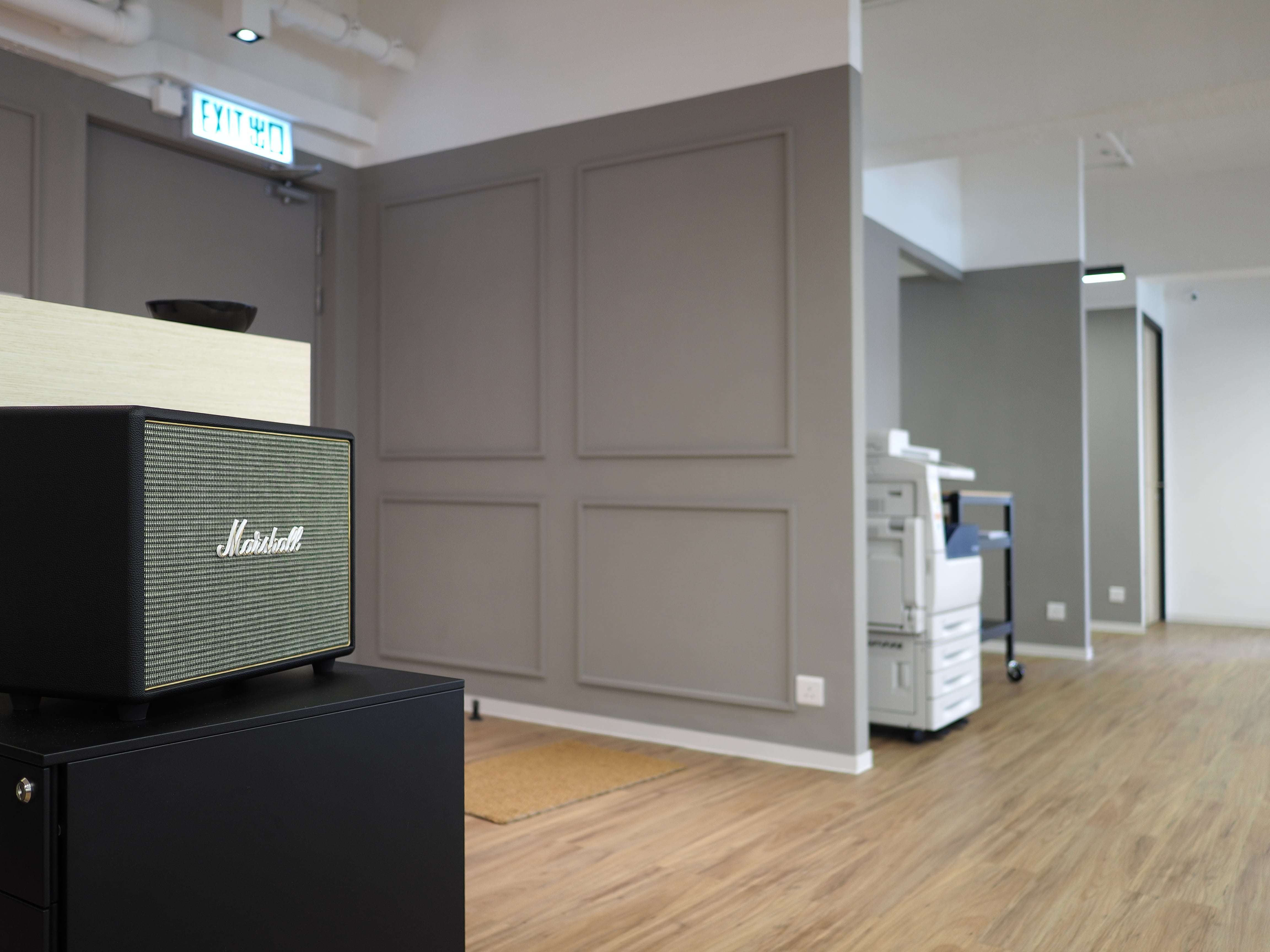 Three Commas Hot Desks&Office Suites