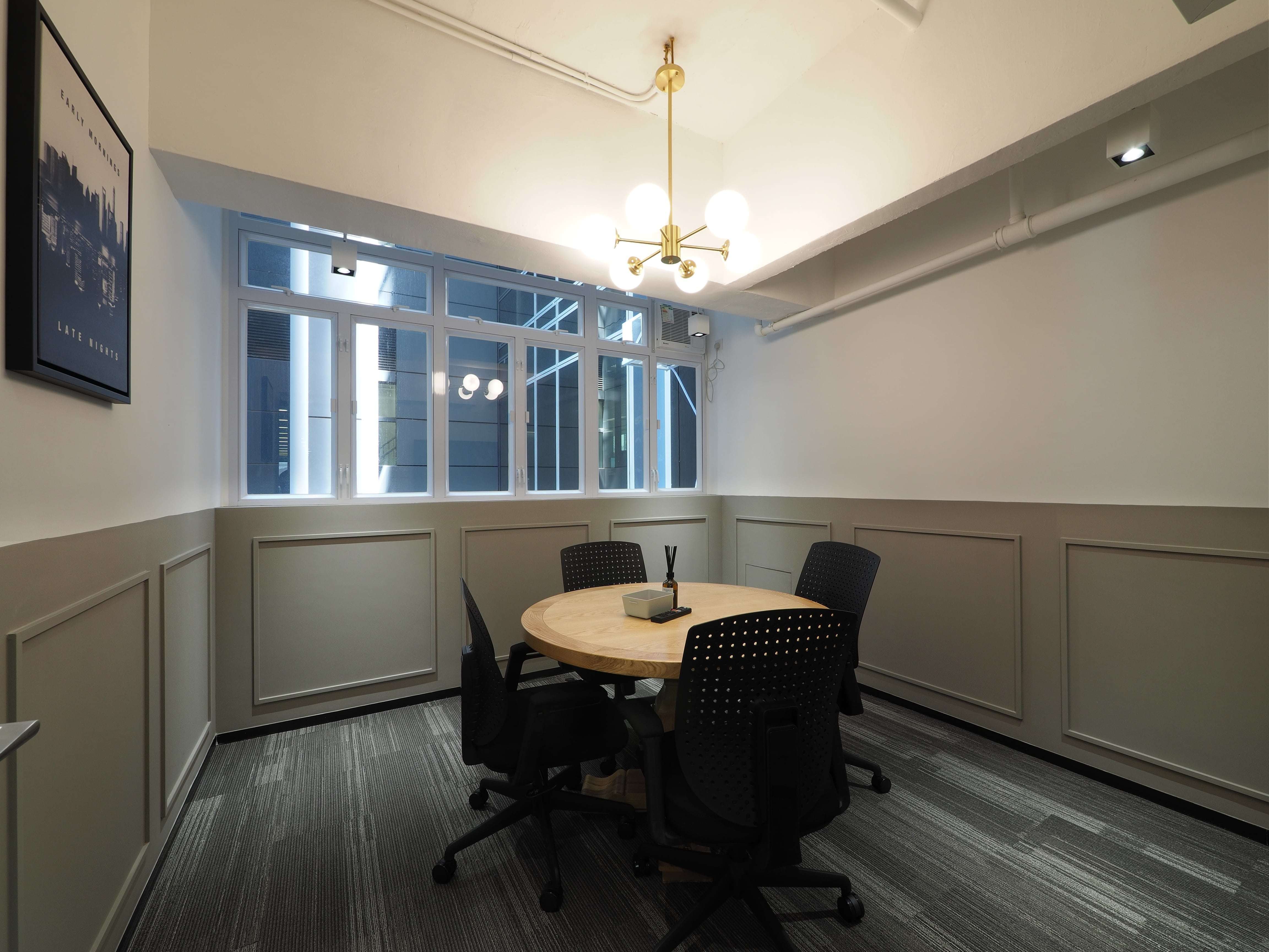 Three Commas Hot Desks&Office Suites Three Commas Hot Desks&Office Suites