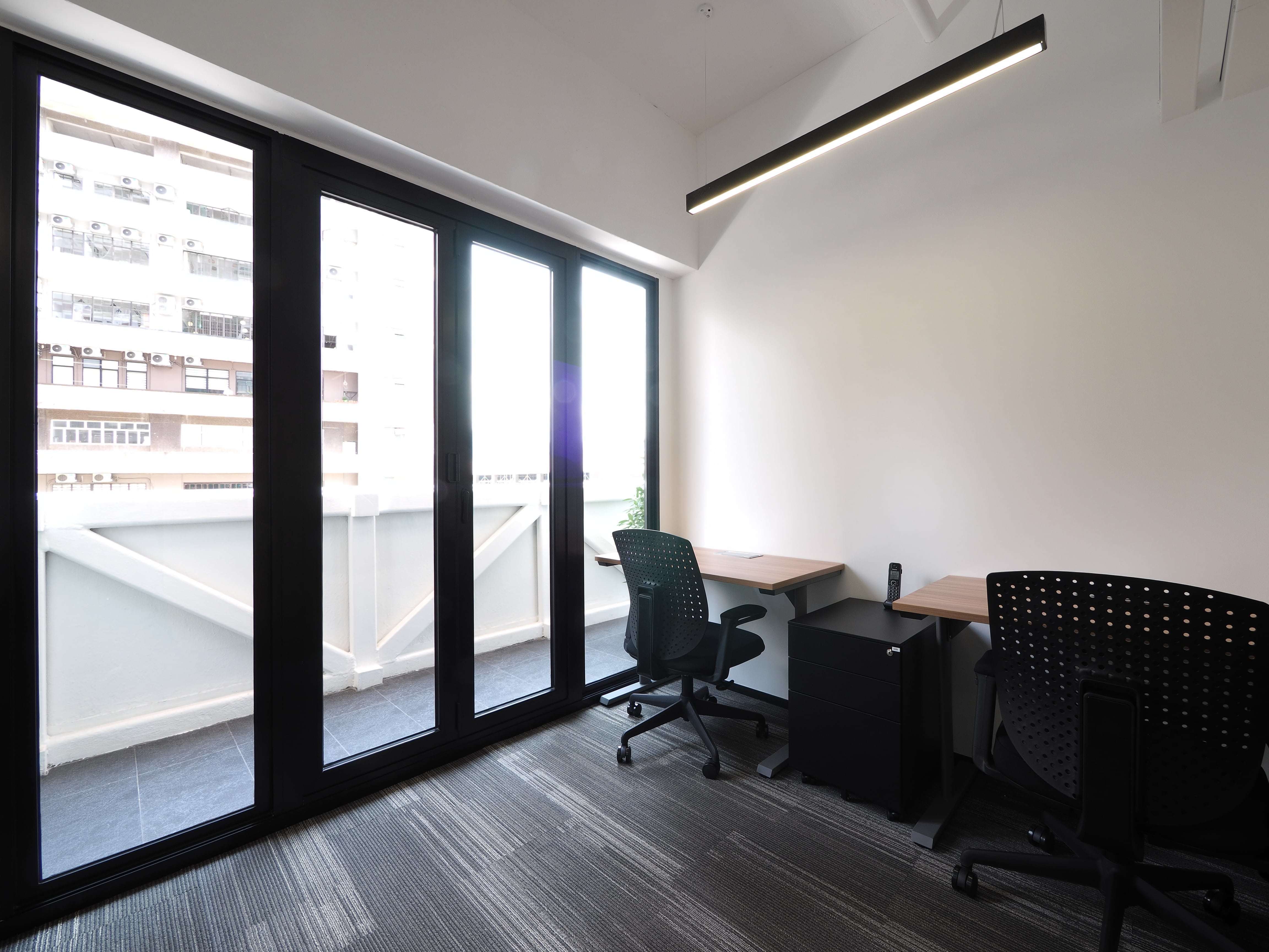 Three Commas Hot Desks&Office Suites Three Commas Hot Desks&Office Suites