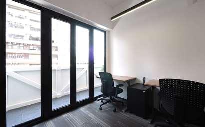 Three Commas Hot Desks&Office Suites Three Commas Hot Desks&Office Suites