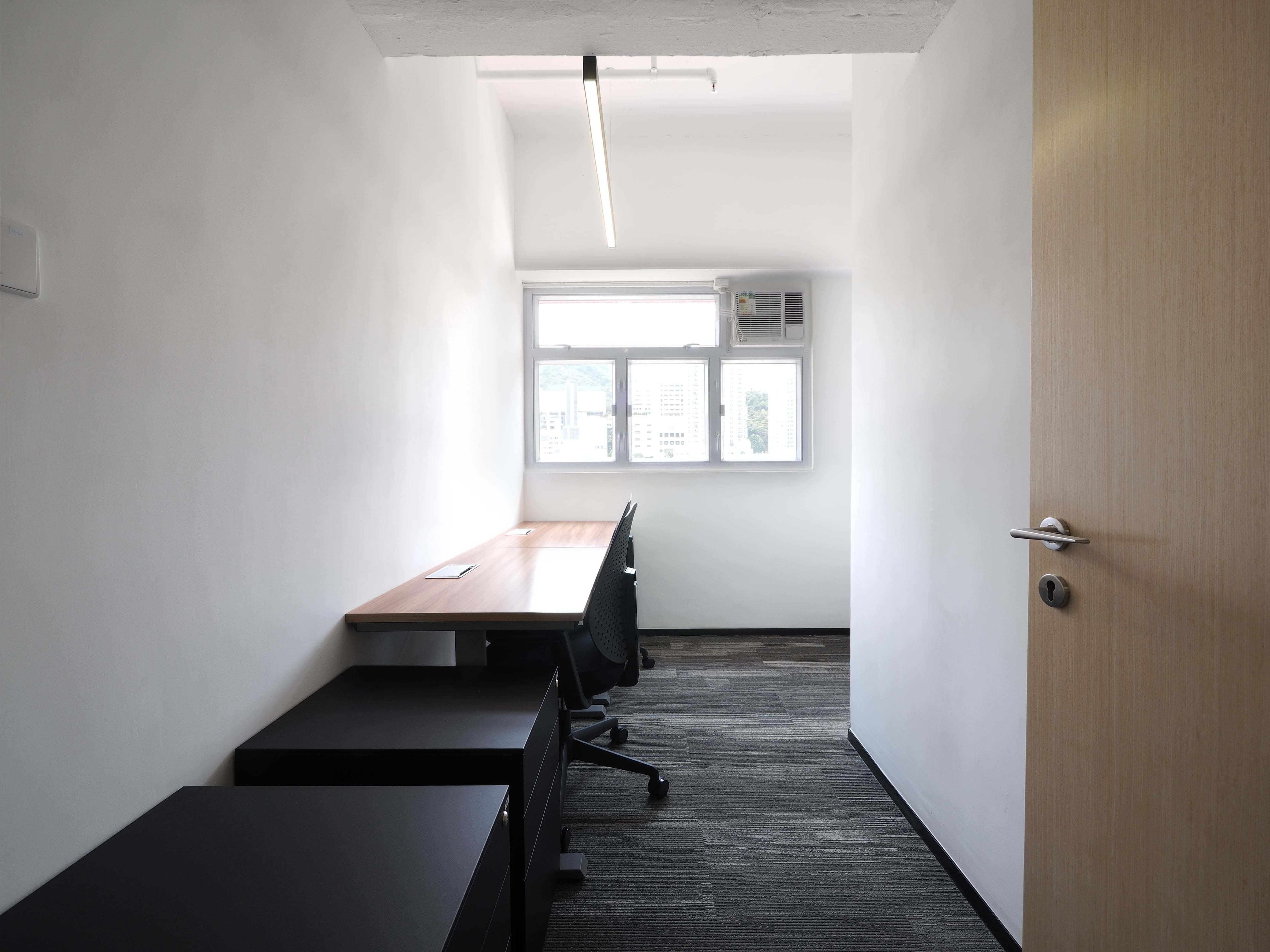 Three Commas Hot Desks&Office Suites