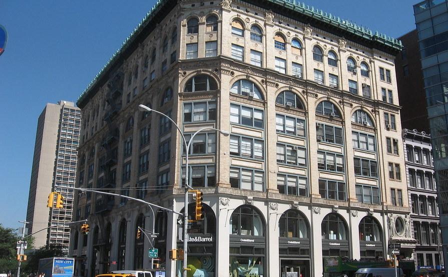 5 Desks in Furnished Soho Office/ Or space available vacant for 1 year+ lease 5 Desks in Furnished Soho Office/ Or space available vacant for 1 year+ lease