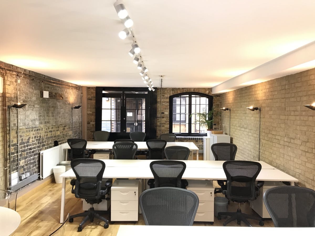16 desks in private bright office - London Bridge 16 desks in private bright office - London Bridge