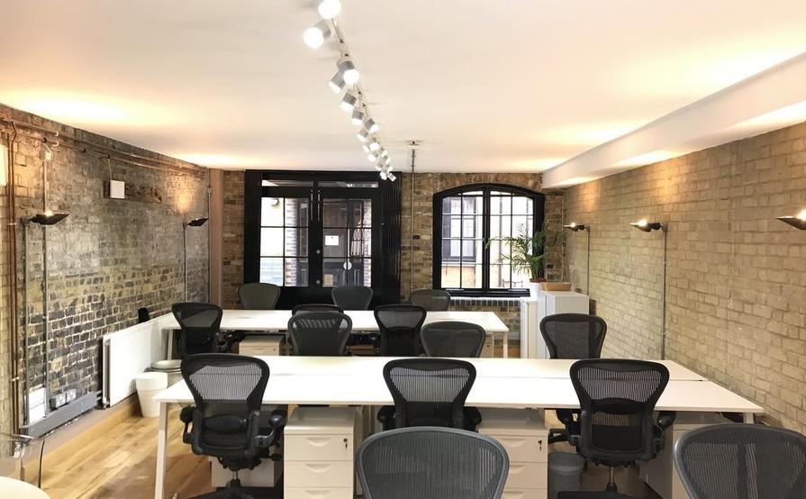 16 desks in private bright office - London Bridge 