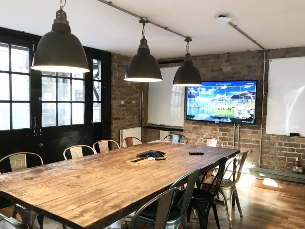 16 desks in private bright office - London Bridge 16 desks in private bright office - London Bridge