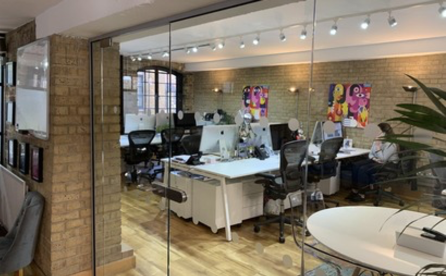 16 desks in private bright office - London Bridge 16 desks in private bright office - London Bridge