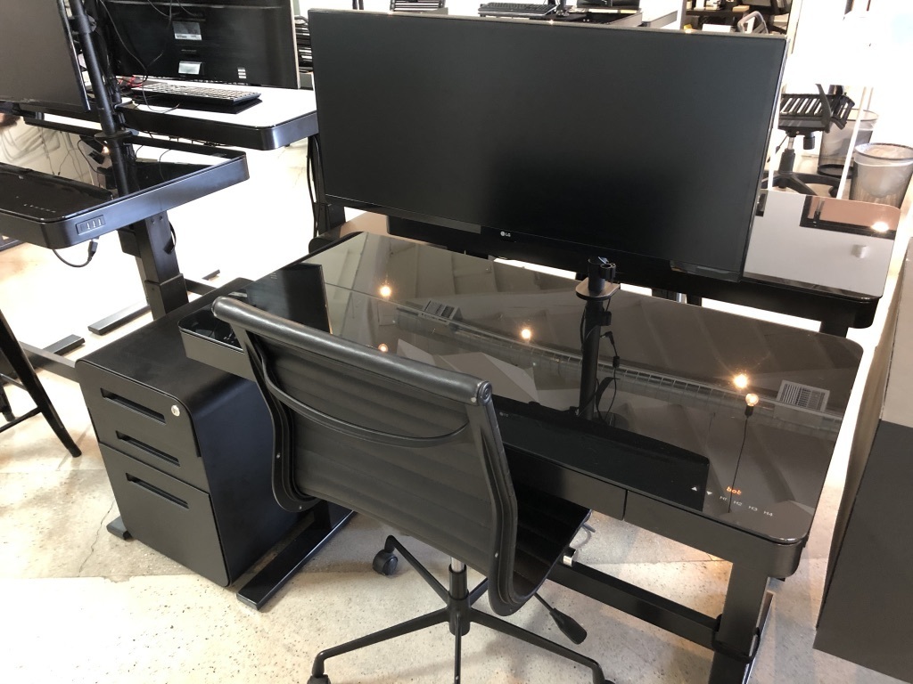 M-Rad Dedicated Desk 
