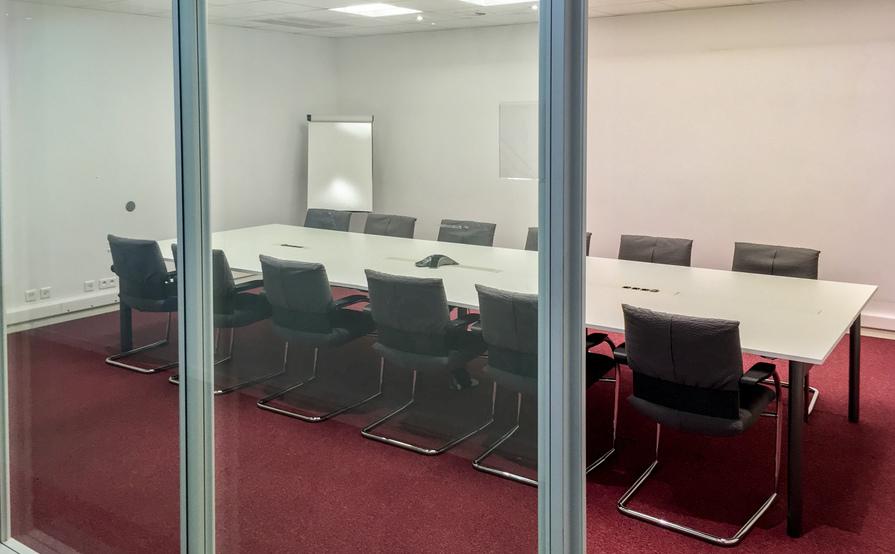 Board Room: Spacious & fully-equipped boardroom 