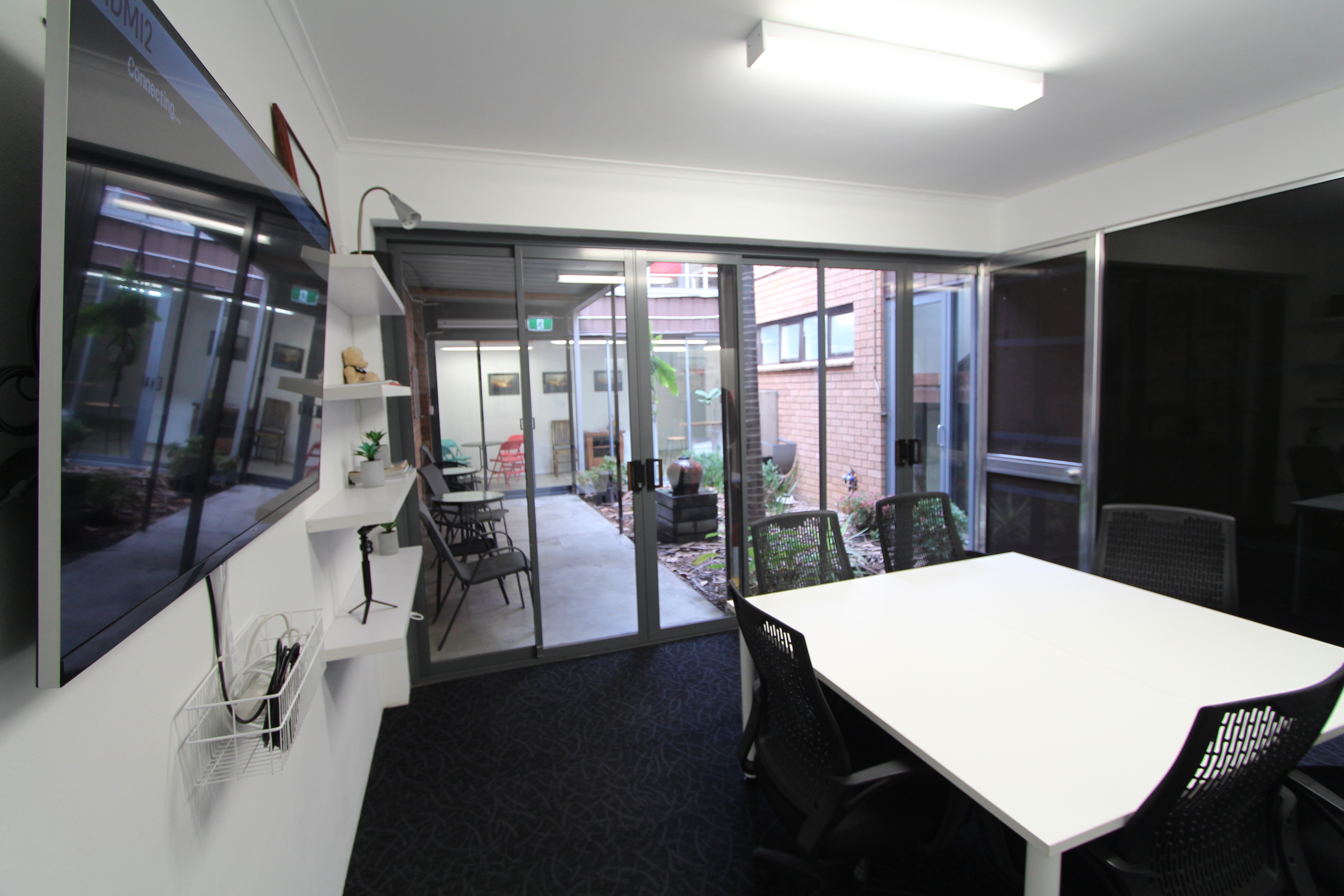 Private Office for 6 people. 