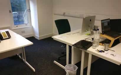 Hot Desk Hot Desk