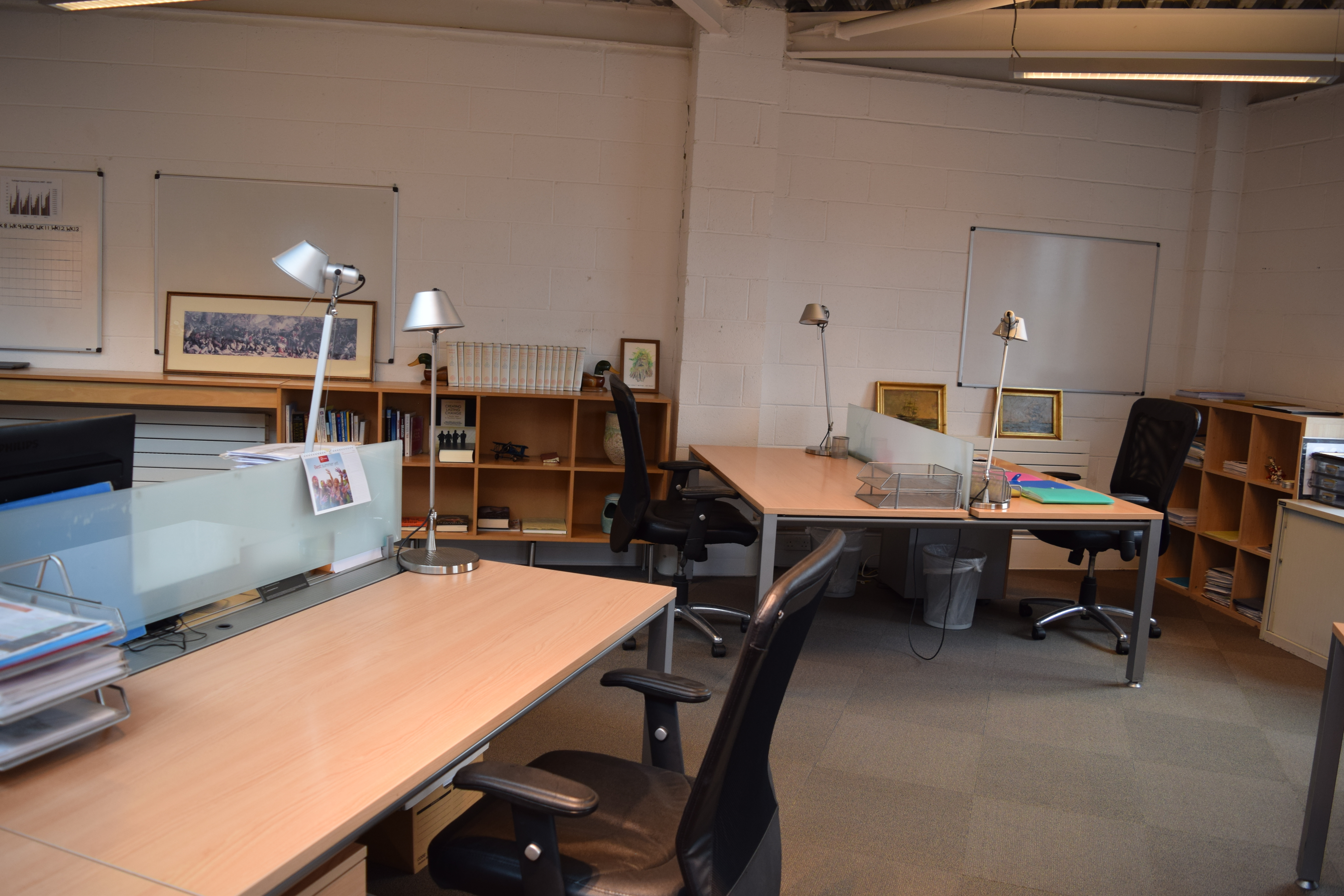6 Desks for Rent - Wandsworth, London - Open Plan Modern Office, Balcony, Kitchen, Fully Furnished
