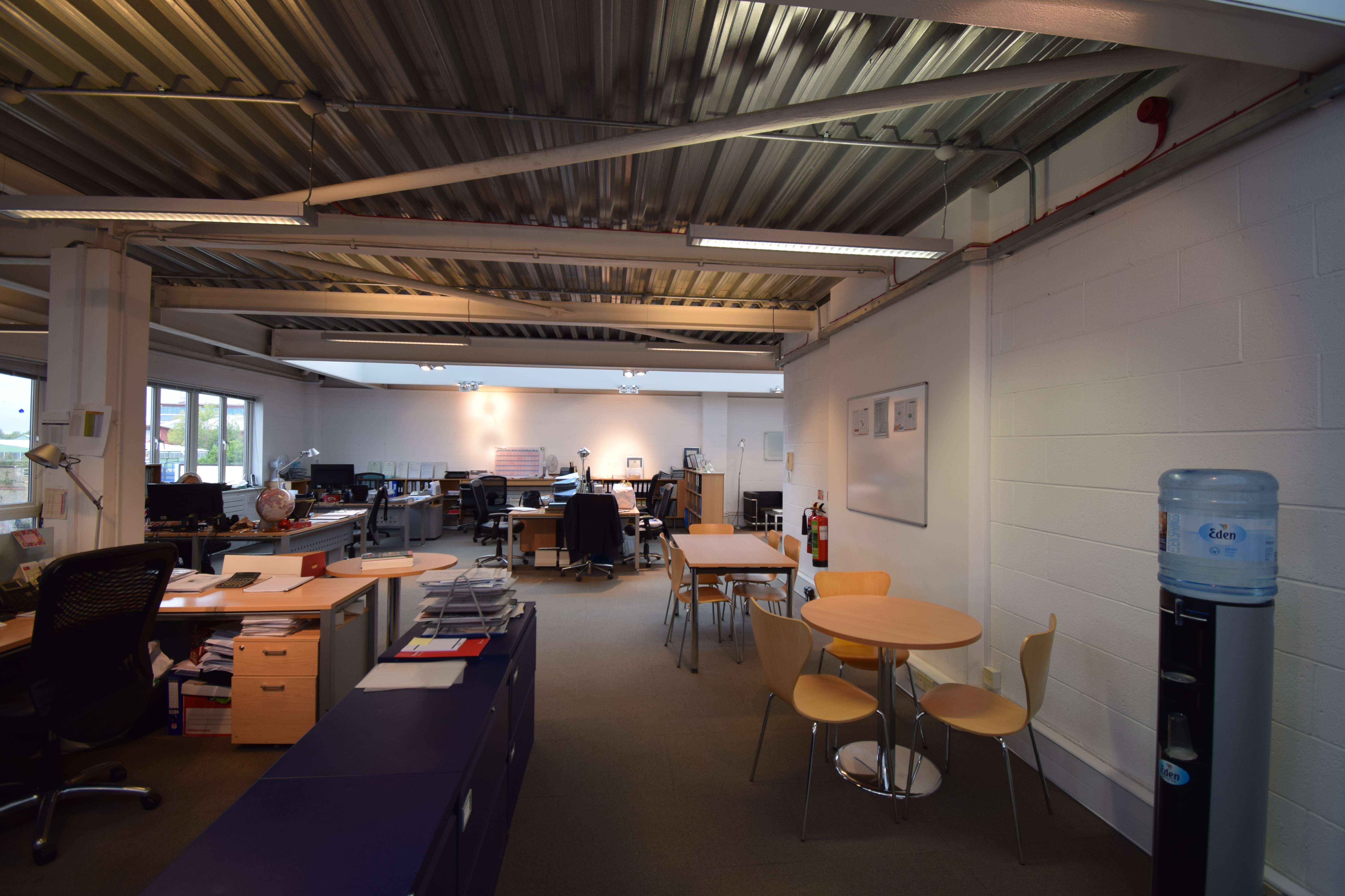 6 Desks for Rent - Wandsworth, London - Open Plan Modern Office, Balcony, Kitchen, Fully Furnished
