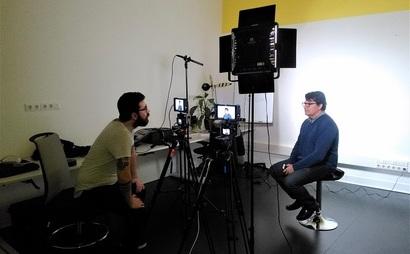 HONEYBEES MEETING ROOM HONEYBEES MEETING ROOM