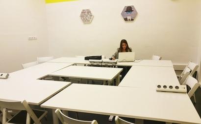 HONEYBEES MEETING ROOM HONEYBEES MEETING ROOM