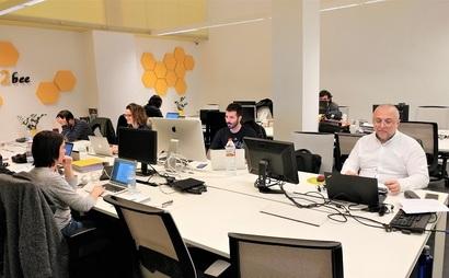 WORKERBEES ROOM-fixed desk WORKERBEES ROOM-fixed desk