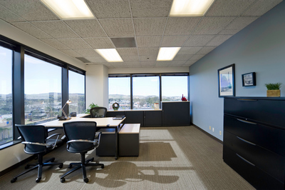 Click to discover this private office 