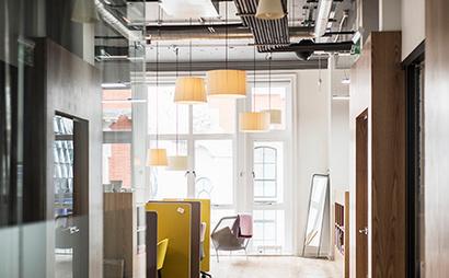Hot desk with anything you need! BOOK NOW! Hot desk with anything you need! BOOK NOW!