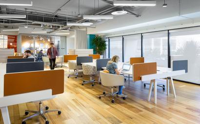 Hot desk with anything you need! BOOK NOW! Hot desk with anything you need! BOOK NOW!