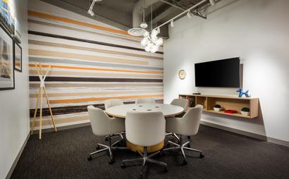 Hot desk with anything you need! BOOK NOW! Hot desk with anything you need! BOOK NOW!