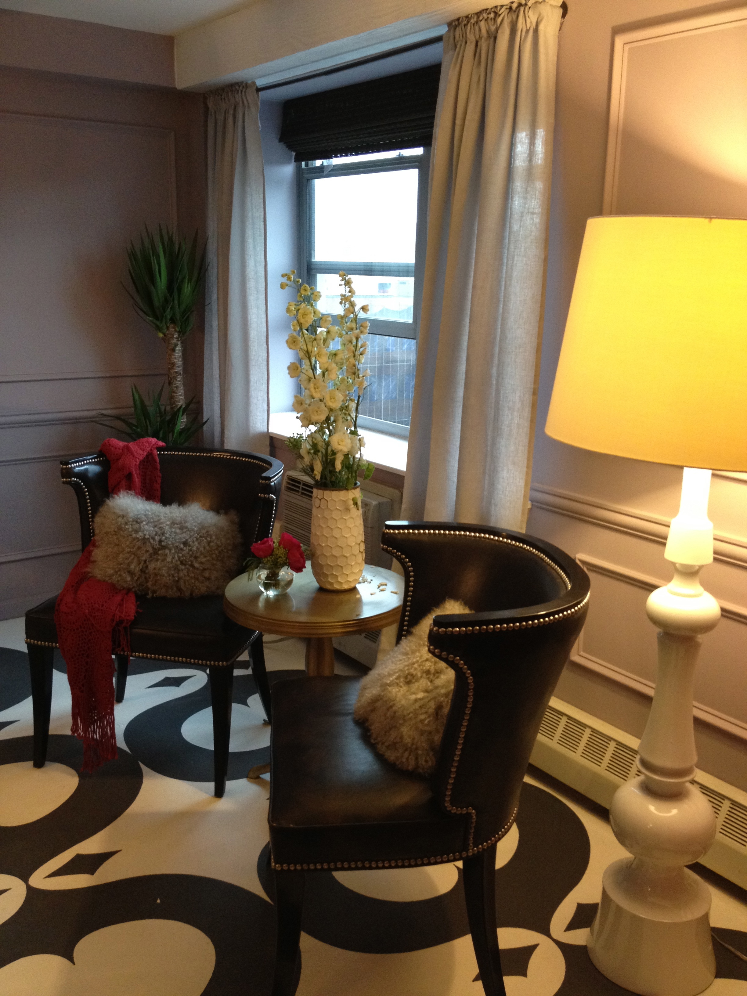 Meeting Lounge Seats Up to 6