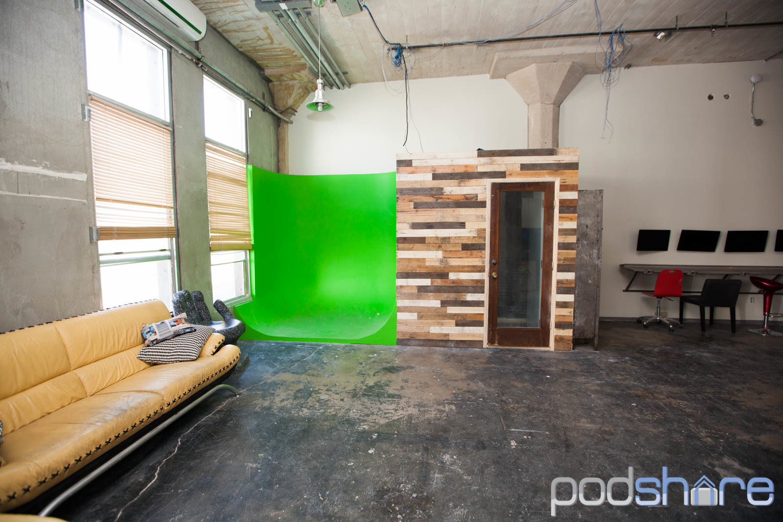 Hollywood/Vine Desks Hollywood/Vine Desks