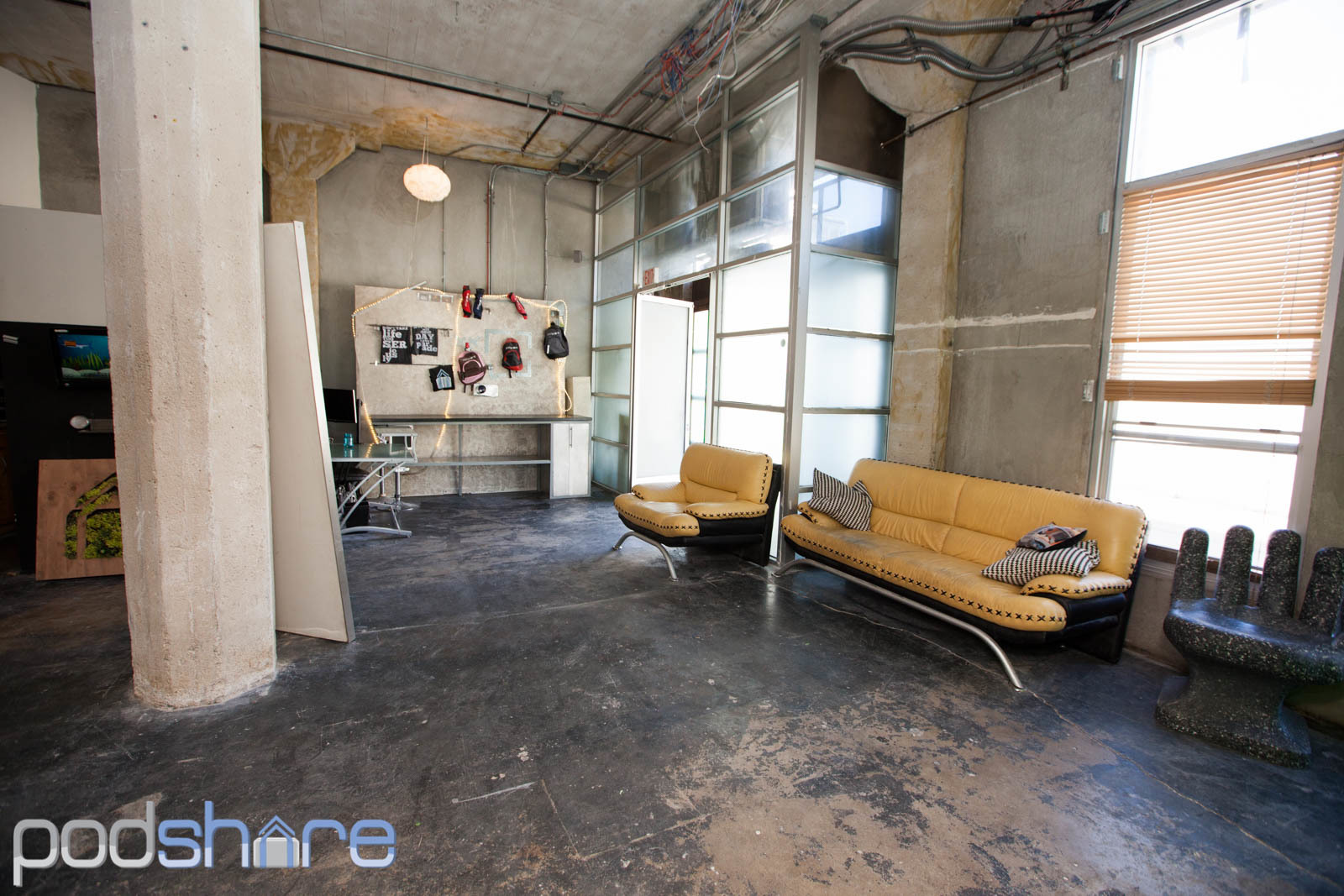 Hollywood/Vine Desks Hollywood/Vine Desks