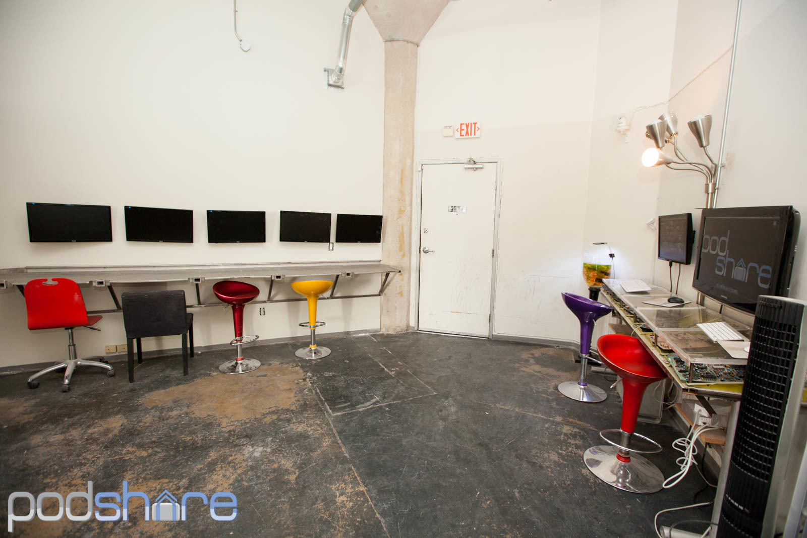 Hollywood/Vine Desks Hollywood/Vine Desks
