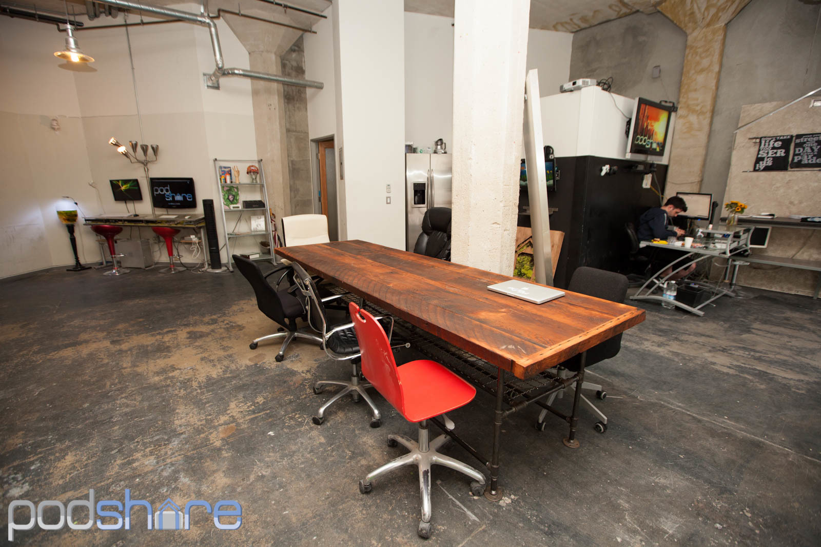 Hollywood/Vine Desks Hollywood/Vine Desks