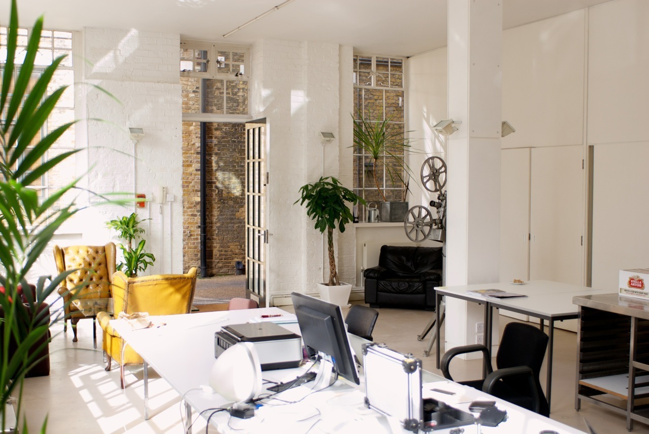 Deskspace will full use of all office amenities Deskspace will full use of all office amenities