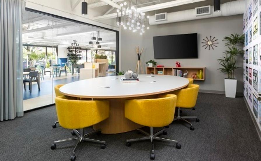 Hot desk with anything you need! BOOK NOW! Hot desk with anything you need! BOOK NOW!