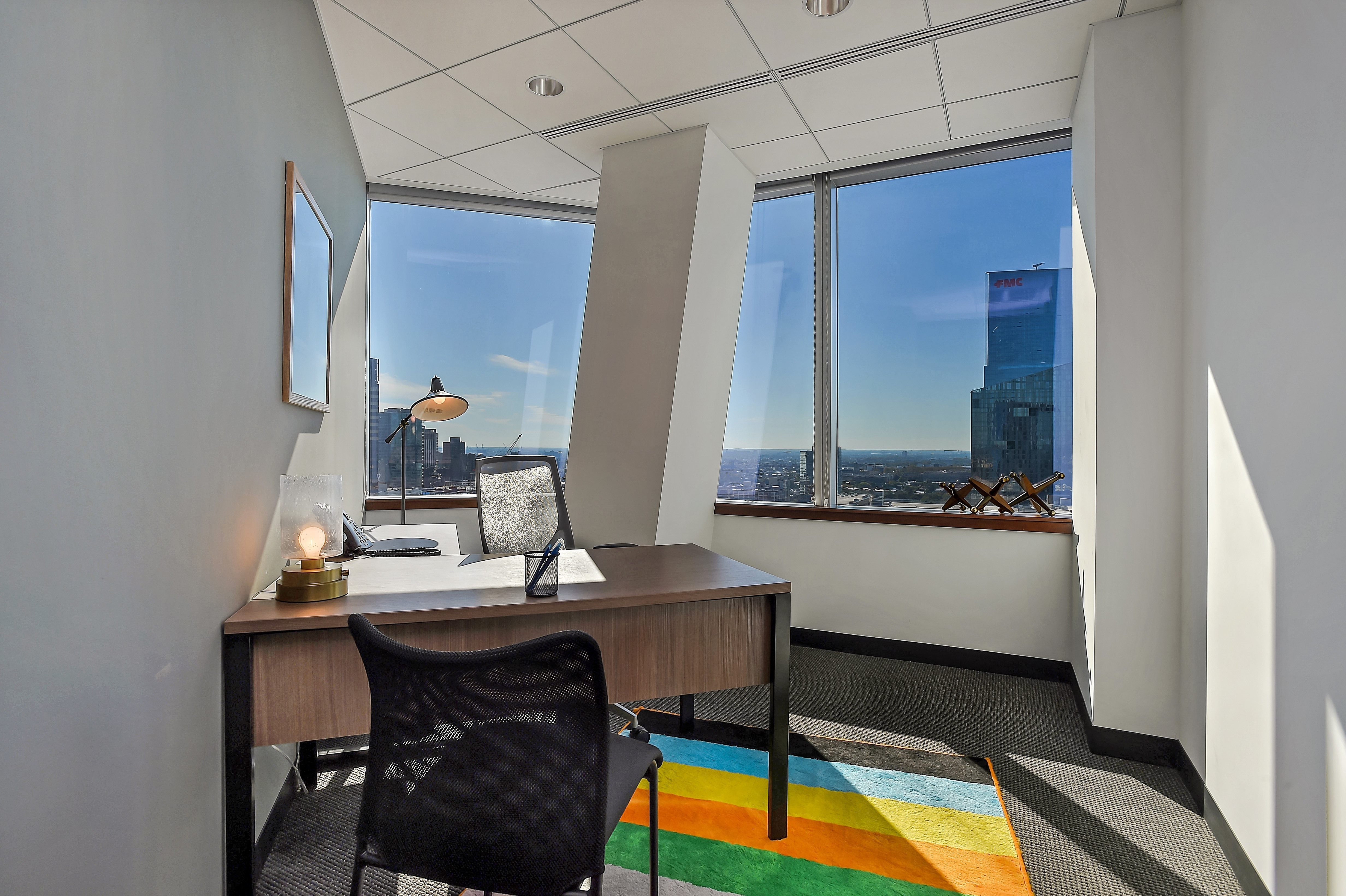 Click to discover this private office !!! 