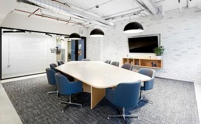 Hot desk with anything you need! BOOK NOW! Hot desk with anything you need! BOOK NOW!