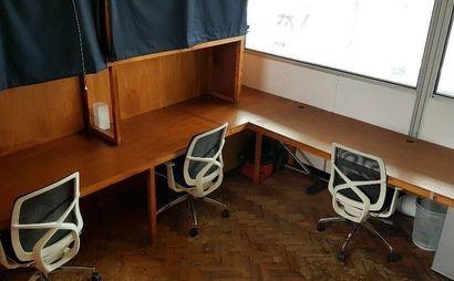 Hackney / Daslton Desk spaces (x3) on top floor studio with view and balcony - 3 desks available Hackney / Daslton Desk spaces (x3) on top floor studio with view and balcony - 3 desks available